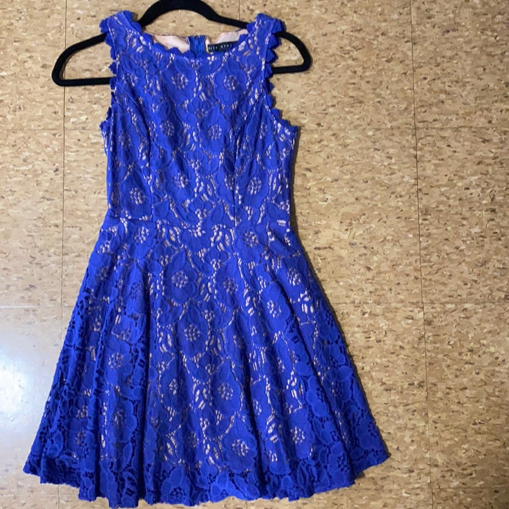 City studio a-line sleeveless blue lace dress. Lined. Size 5.